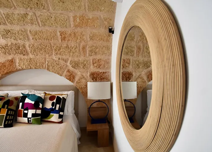 Monachile & - Housea