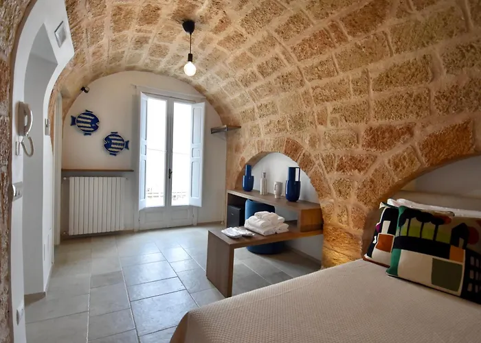 Monachile & - Housea 폴리나노 아마레